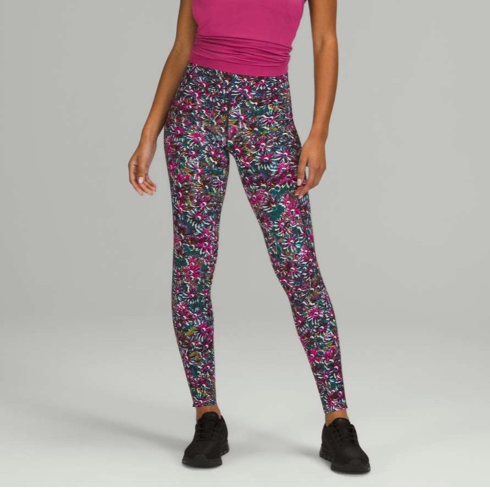 Lululemon Base Pace High-Rise Tight 28" *Brushed
Floral Electric Multi